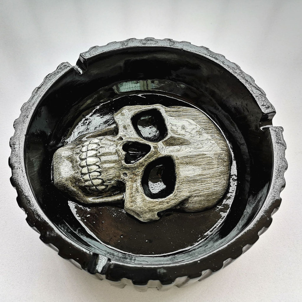 Punk Skull Resin Ashtray Home Ornament Decor Anti-slip Crafts Smokeless Ashtray Cigarette Holder Halloween Decorative